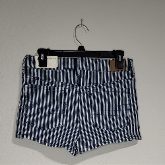 American Eagle High-rise shortie Next Level Stretch Size 8 - Picture 2 of 4